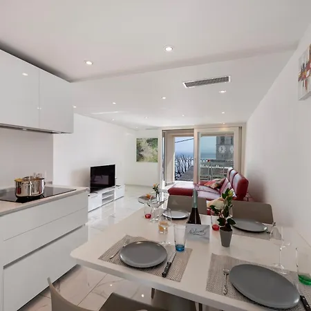 Splendid Lake View Apartment