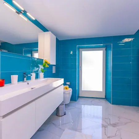 Red View - Happy * Ronco sopra Ascona