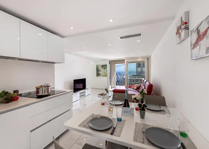 아파트 Red View - Happy *